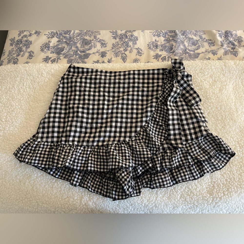 Black & White Gingham skort - size L
